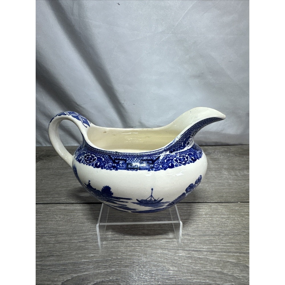 Blue Willow Gravy Boat w/Handle - Unmarked - 7 3/8" L x 4" H